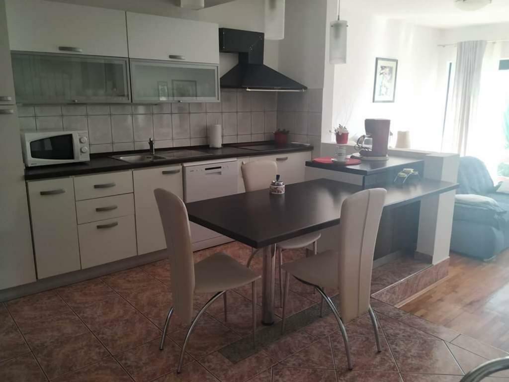 Apartmani Deleut Novi Vinodolski Εξωτερικό φωτογραφία